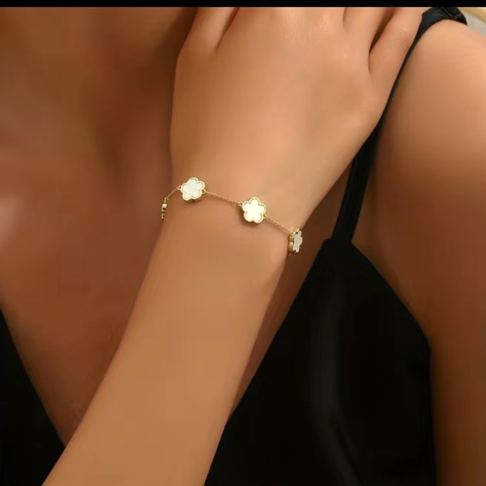 🌹special 🌹NWT pentagram flower Bracelet